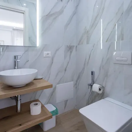 Diamante Luxury 招待所 3*