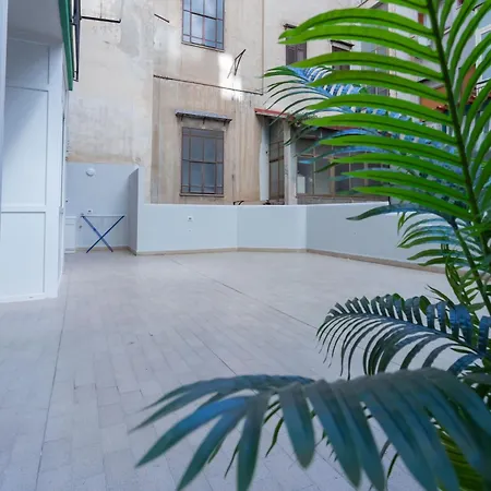 Diamante Luxury 招待所 3*