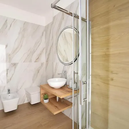 招待所 Diamante Luxury 3*